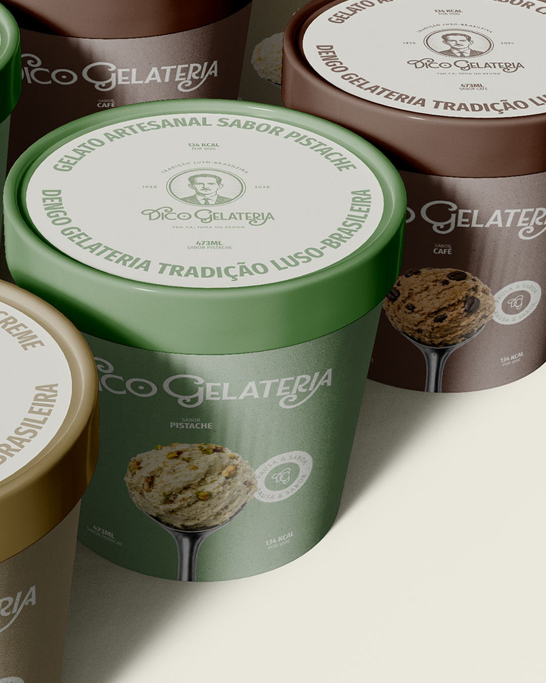 Aplicações do mascote e dos selos da Dico em embalagens de gelato