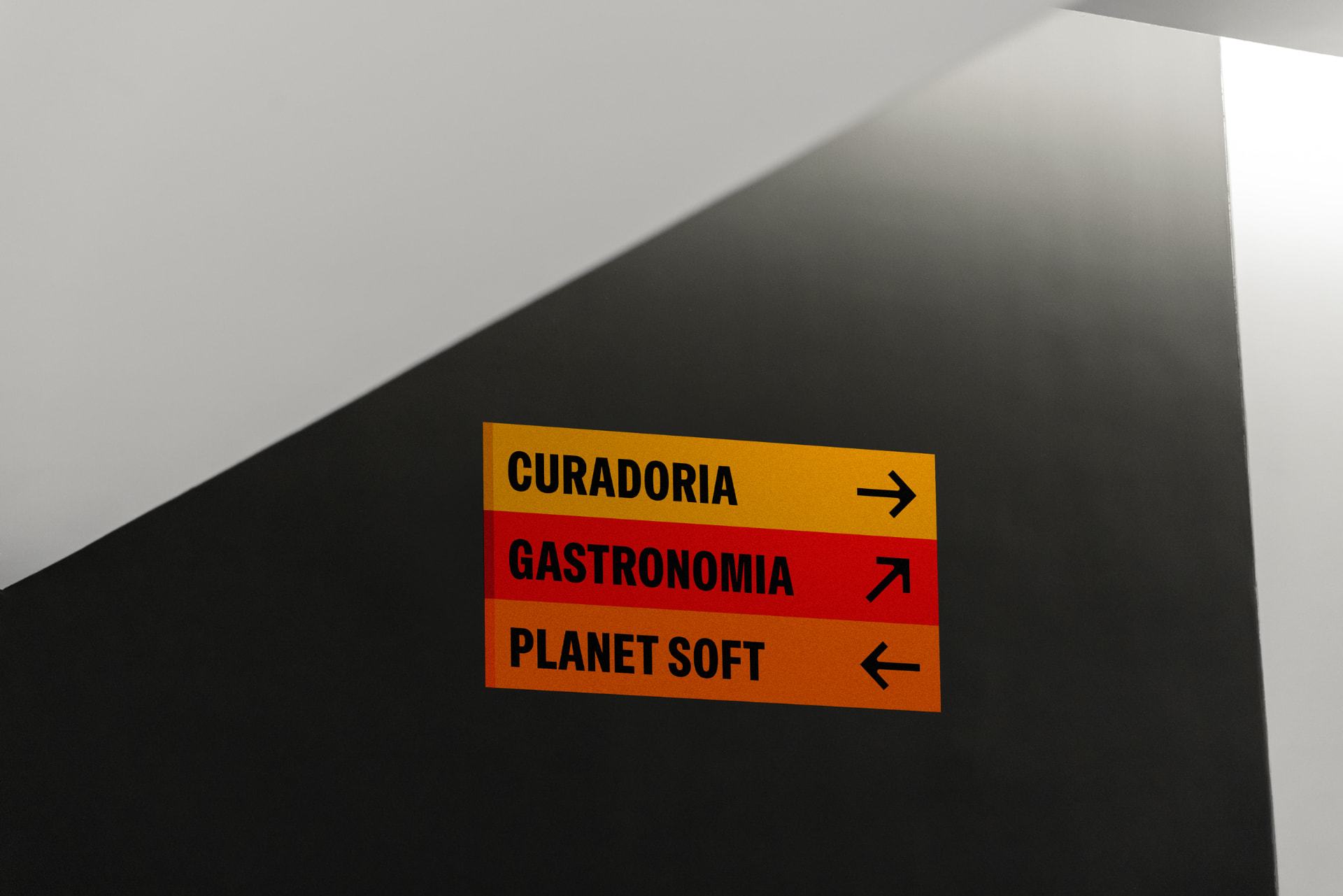 Sinalização com curadoria, gastronomia e Planet Soft